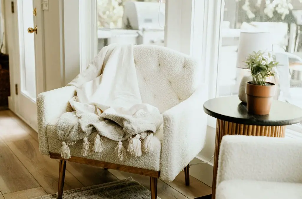 How To Decorate a Small Room To Make It Look Bigger