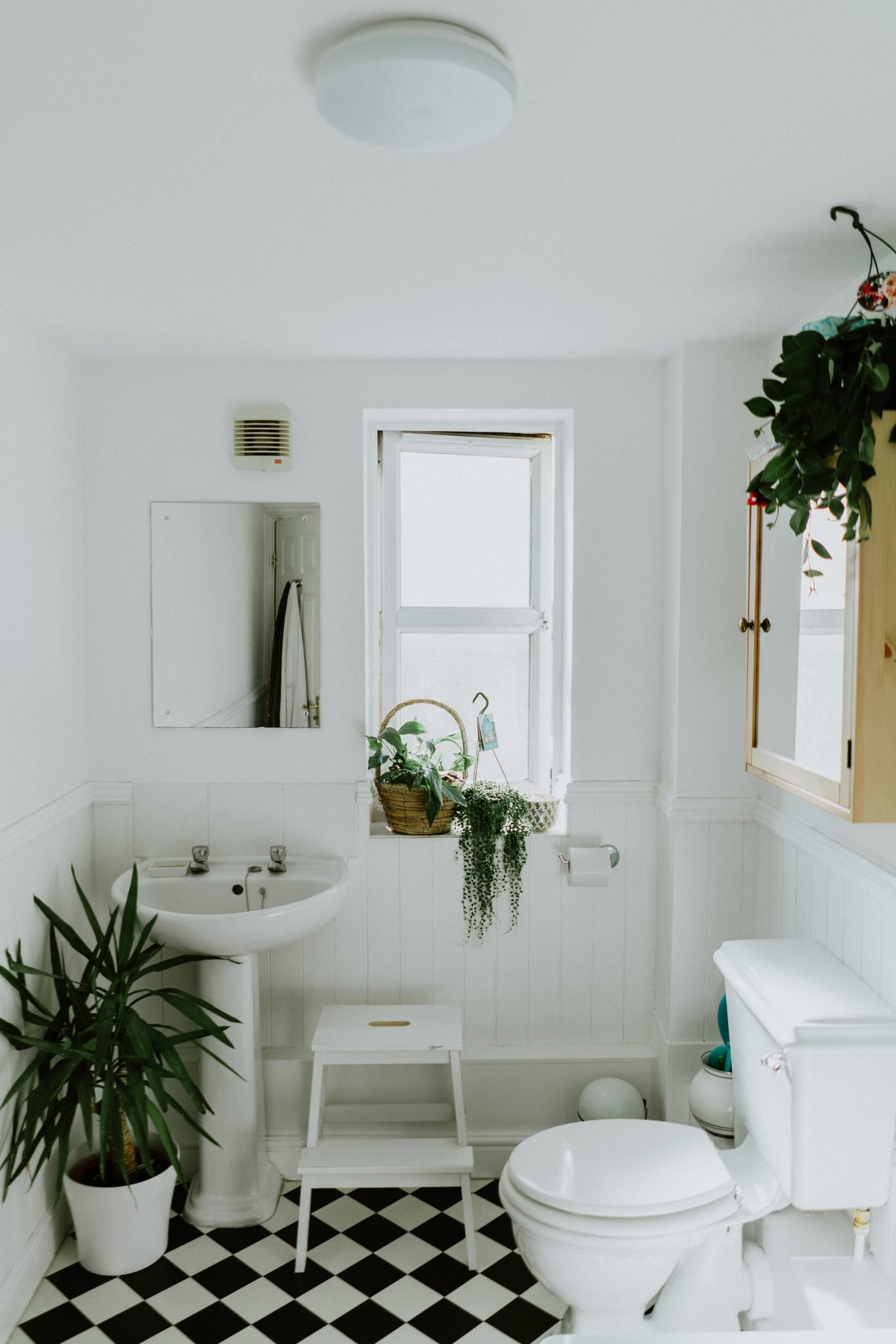 An all white, super clean bathroom for effectively organize your home.