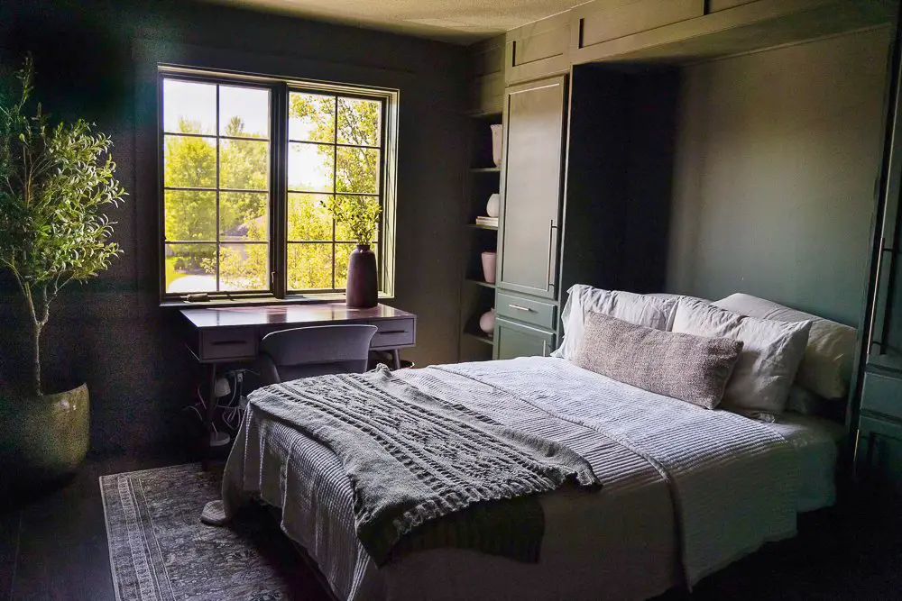 Murphy's bed in a guest room/home office.